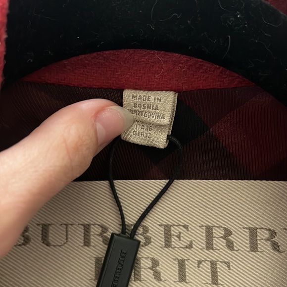 Red Burberry Coat - Us size 2 - Picture 4 of 12